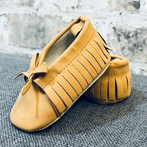 Old Navy Baby Fringe Tan/Khaki 3-6 months moccasins